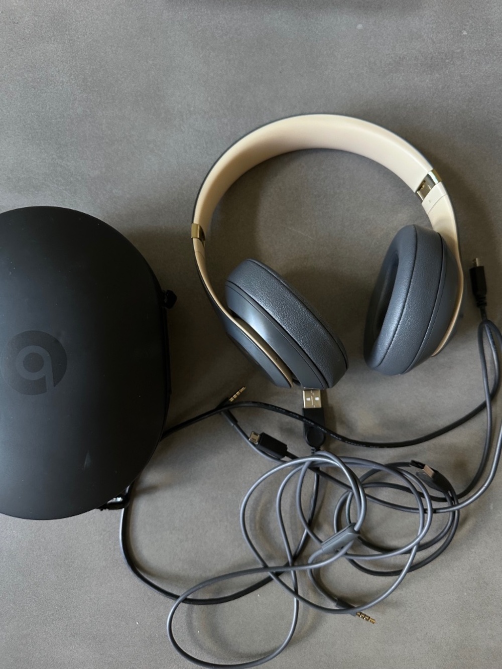 Beats by Dre - Studio3, Black and Gold - Case and Cables Included